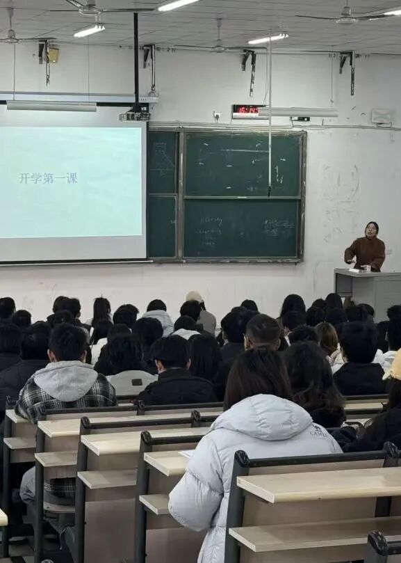 爱看体育官网栏目导航各年级辅导员老师