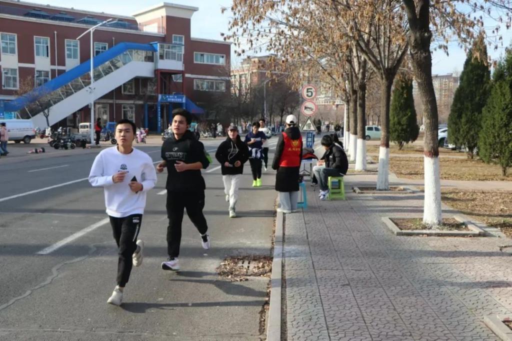 为弘扬一二·同时借助体育文化的感召力