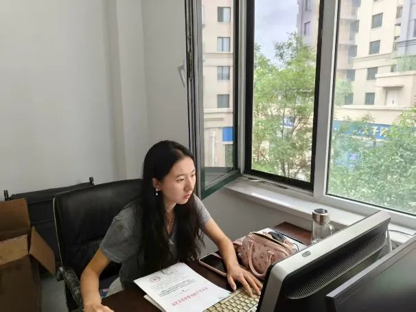 在服务家乡建设中受爱看体育官网帮助中
