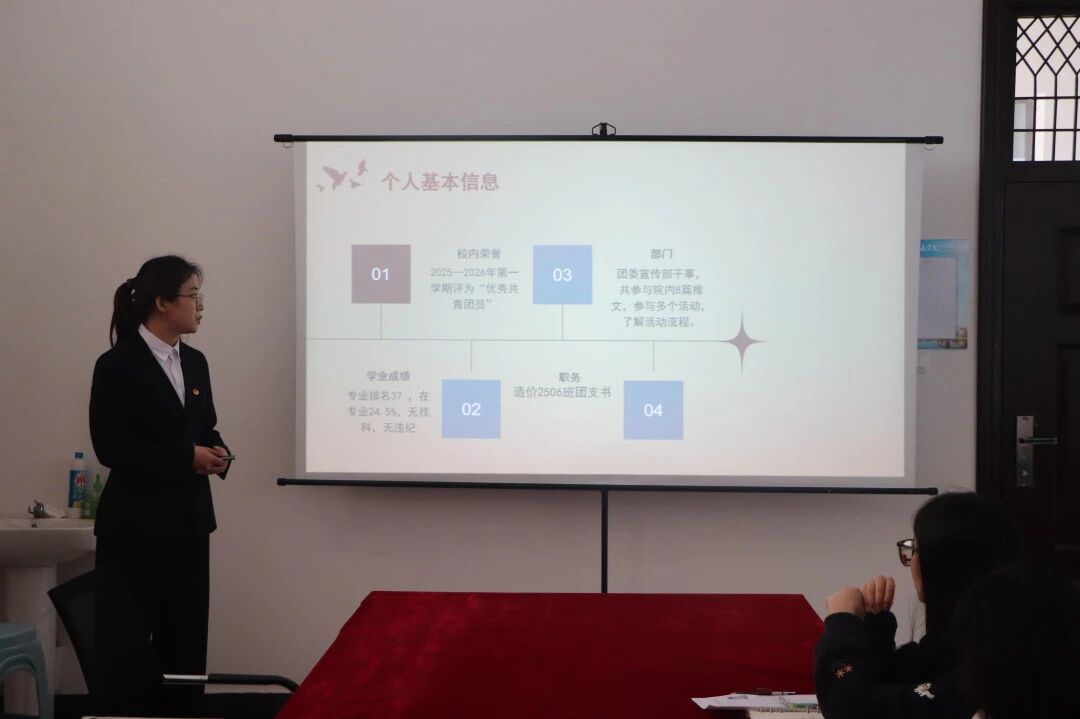 出席本次活动的评委老师有爱看体育手机