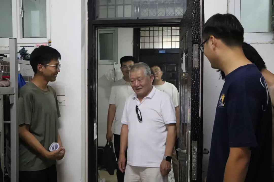 为深入了解毕业生离校准备情况